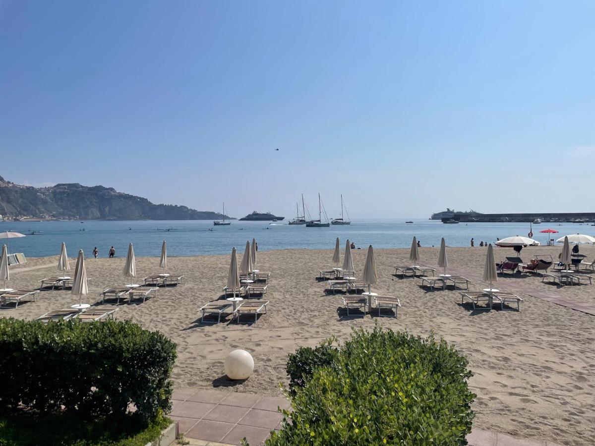 La Finestra Sul Mare Modern Apartment Джардини-Наксос Экстерьер фото