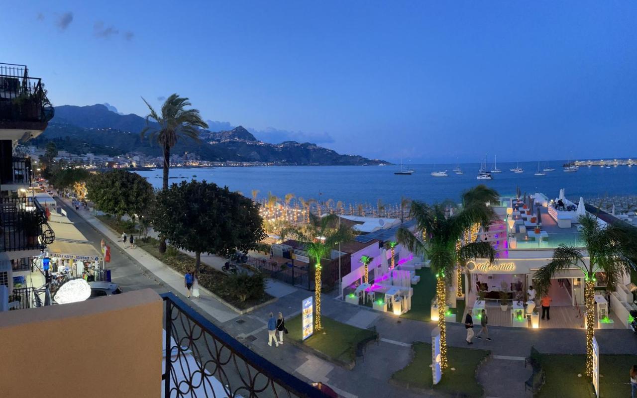 La Finestra Sul Mare Modern Apartment Джардини-Наксос Экстерьер фото