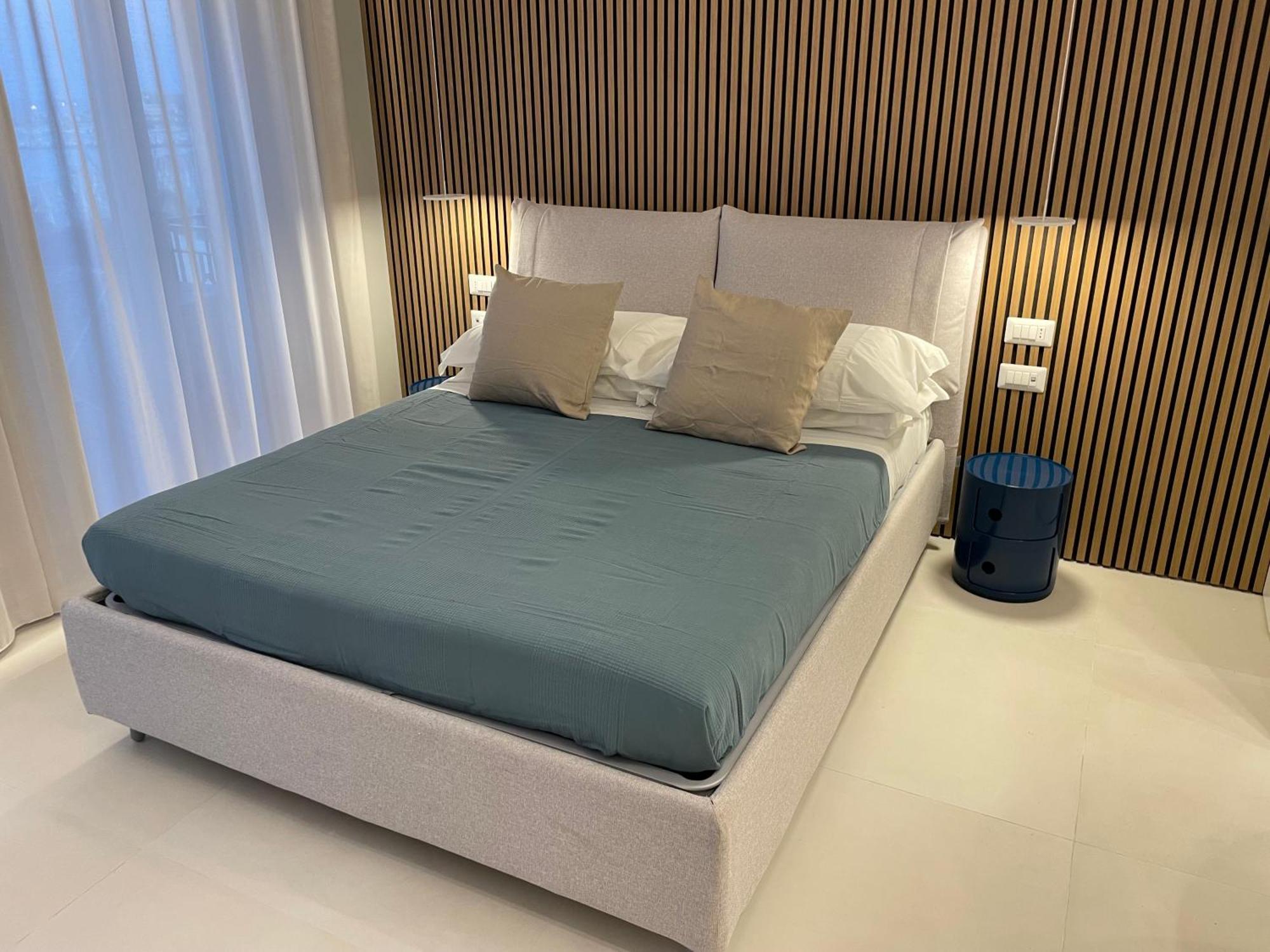 La Finestra Sul Mare Modern Apartment Джардини-Наксос Экстерьер фото